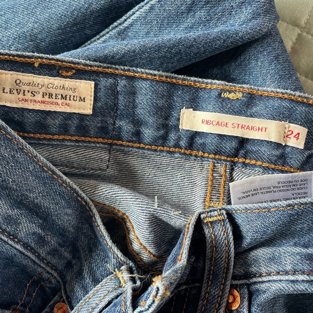 Levi’s Ribcage Jeans - Picture 4 of 4